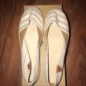 Sperry gold strip slip on shoes
